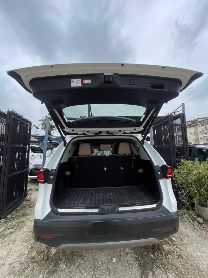 2025 Toyota Grand Highlander Platinum White SUV — photo 7