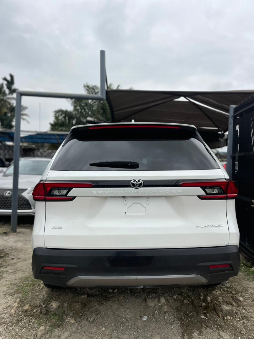 2025 Toyota Grand Highlander Platinum White SUV