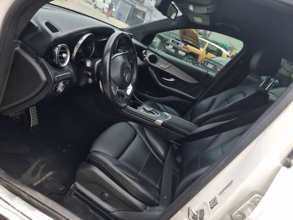 2019 MB GLC300 SUV 4MATIC — photo 4