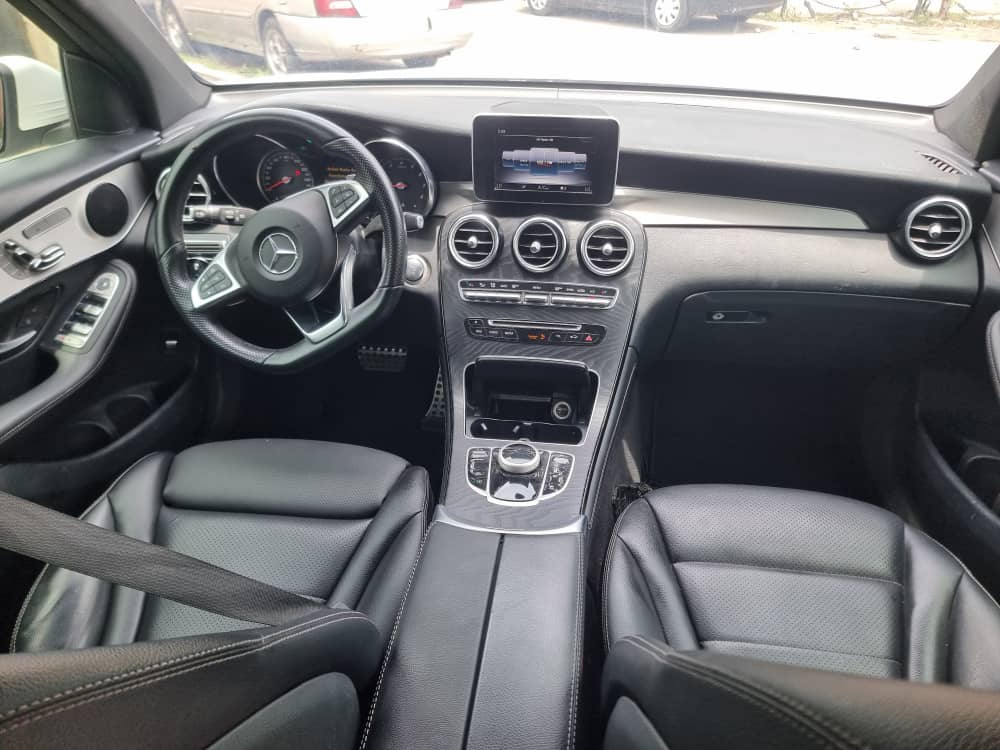 2019 MB GLC300 SUV 4MATIC — photo 5