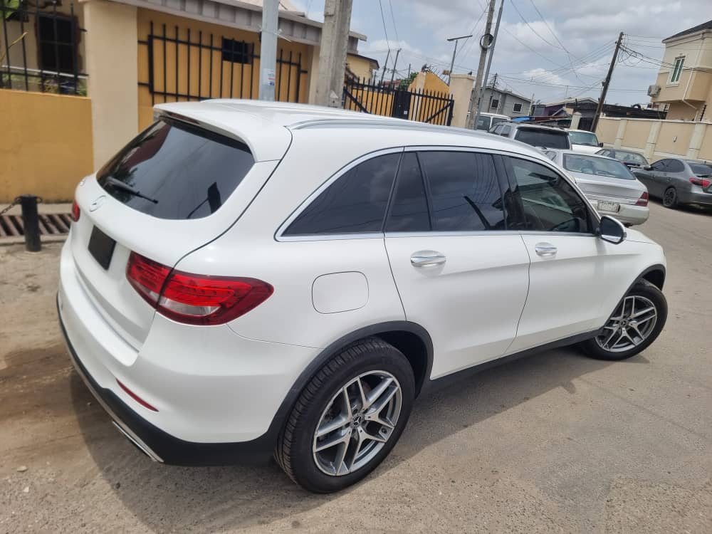 2019 MB GLC300 SUV 4MATIC — photo 6