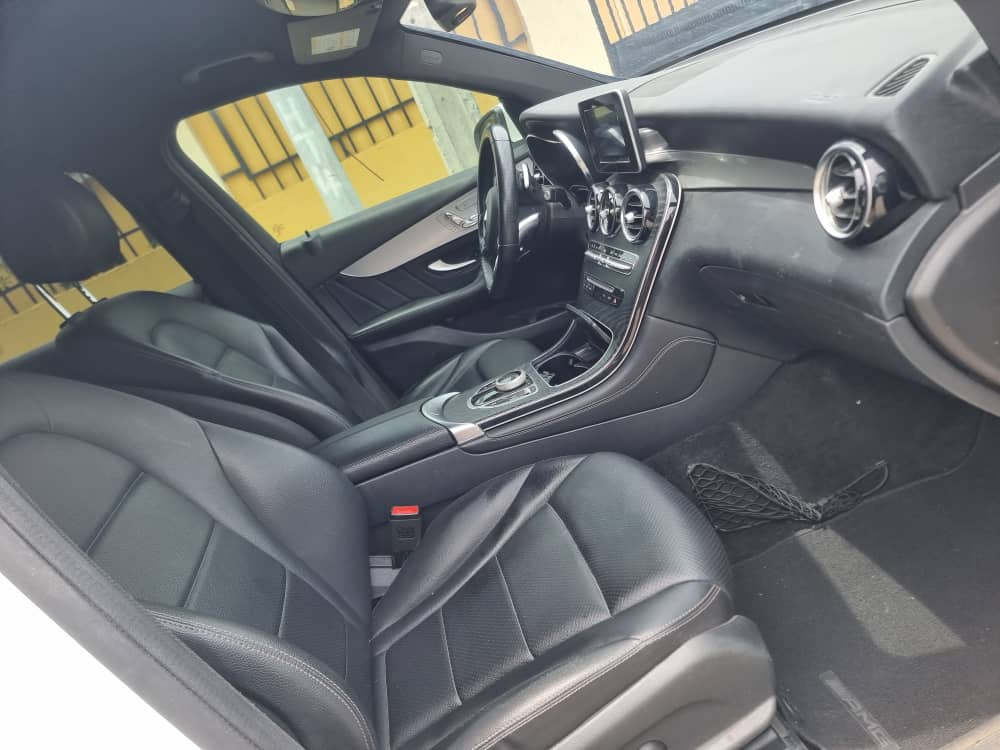 2019 MB GLC300 SUV 4MATIC — photo 7
