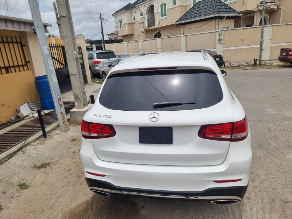 2019 MB GLC300 SUV 4MATIC — photo 8