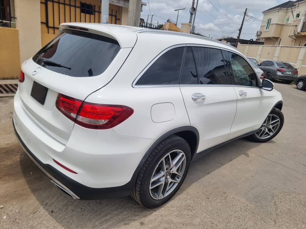 2019 MB GLC300 SUV 4MATIC — photo 9