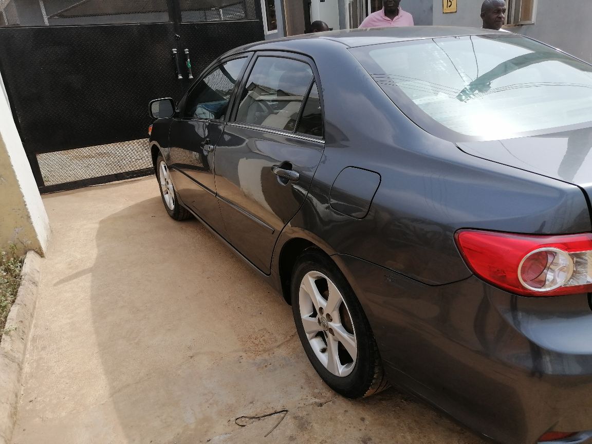 2013 Toyota Corolla LE, Dark Grey Sedan