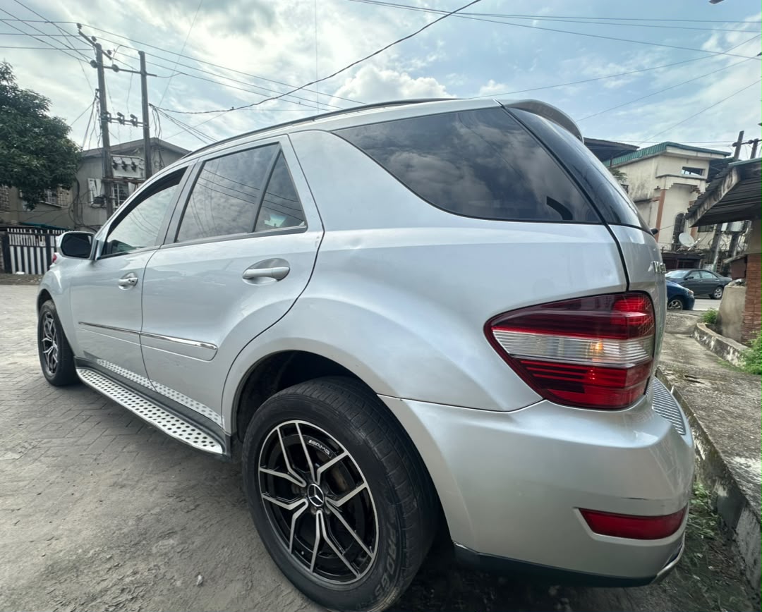 Mercedes-Benz ML 350 Silver SUV with Sunroof ML350