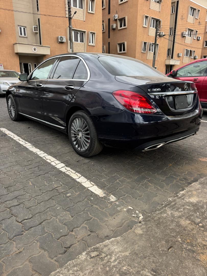 2016 MB C300 4MATIC — photo 3