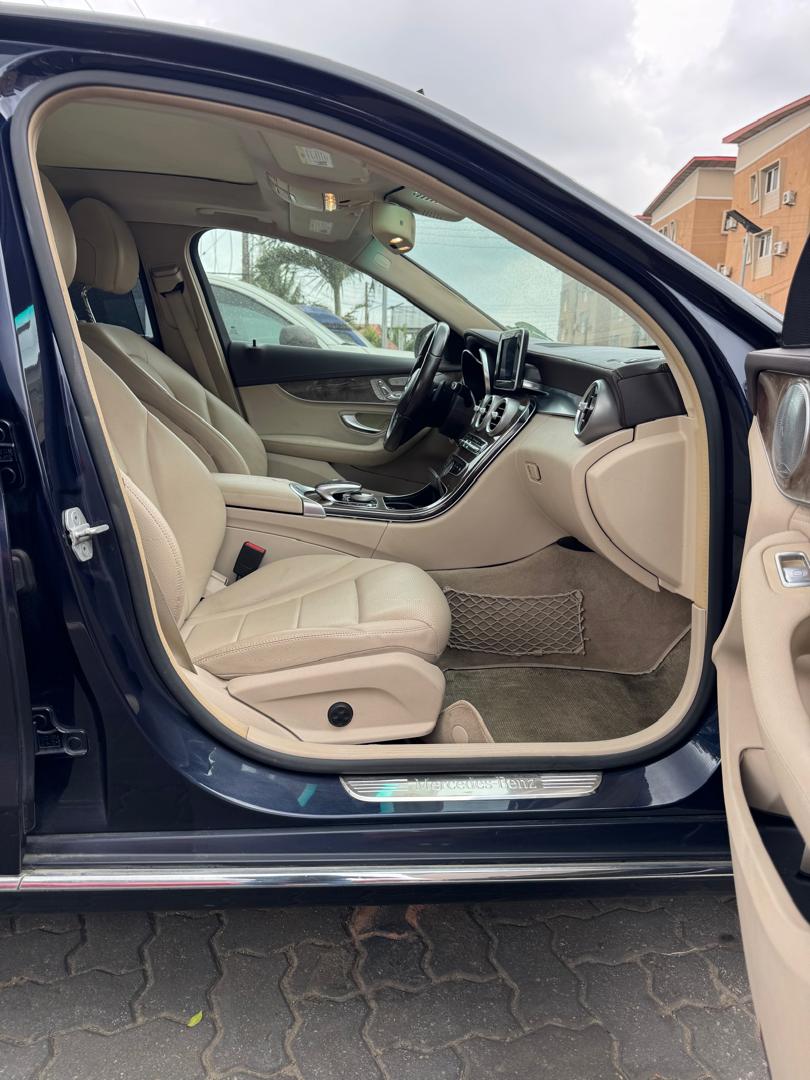 2016 MB C300 4MATIC — photo 8
