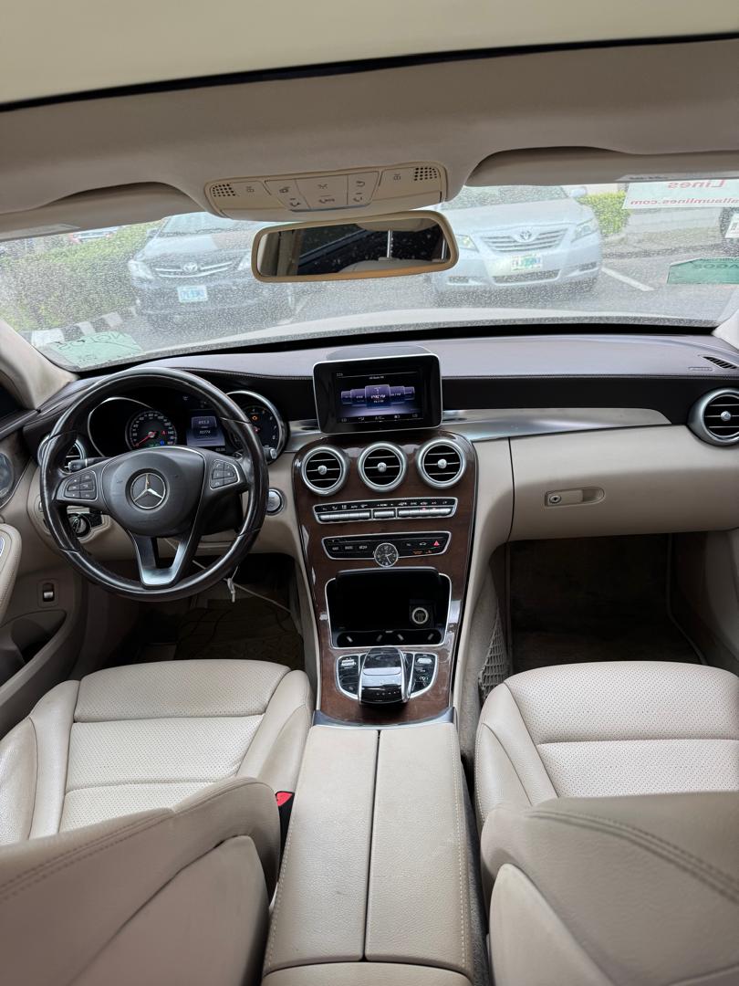 2016 MB C300 4MATIC — photo 10
