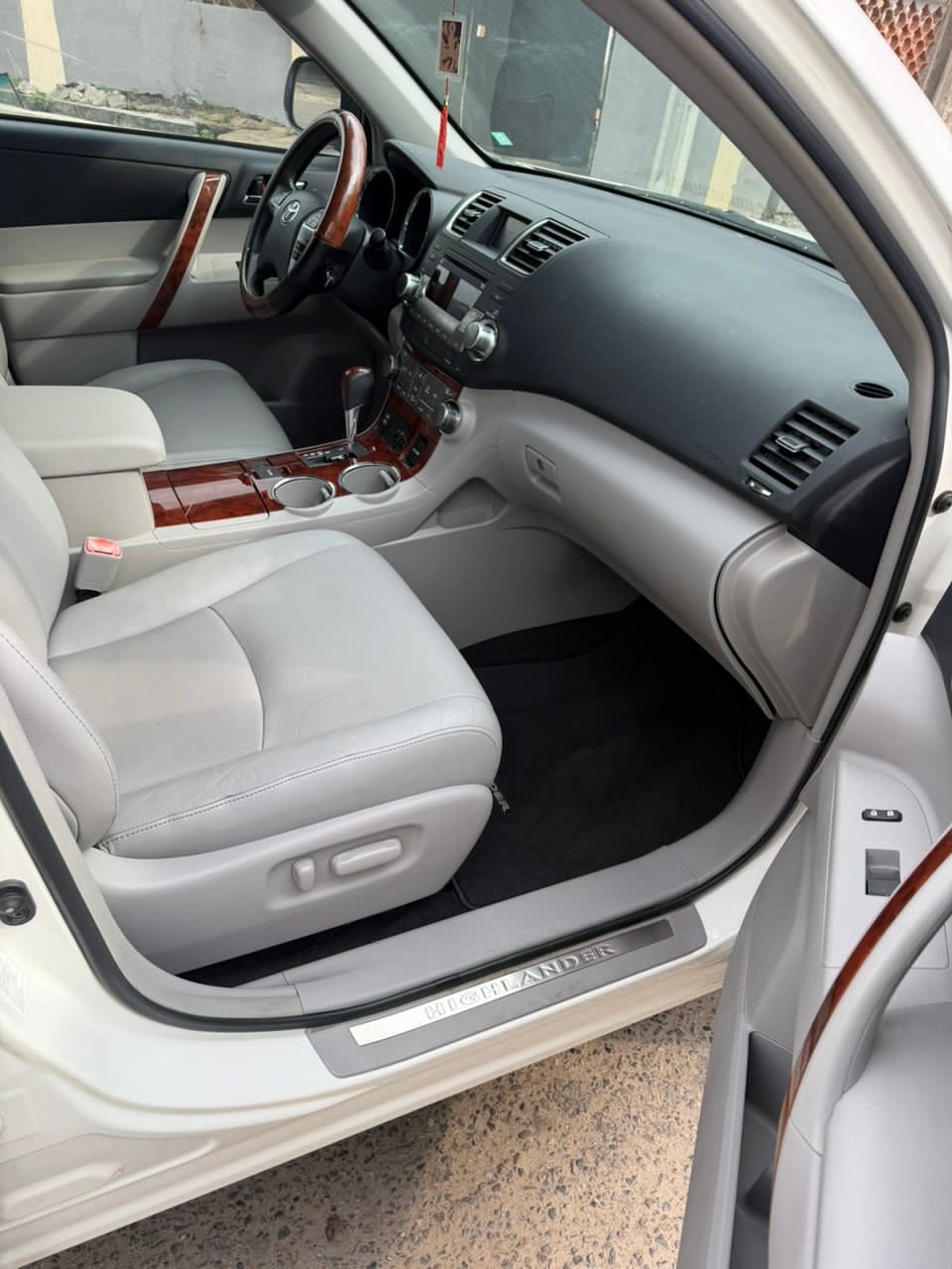 Toyota Highlander Silver SUV for Sale wu