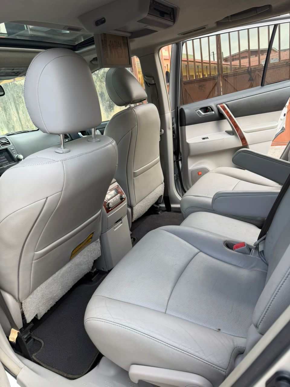 Toyota Highlander Silver SUV for Sale wu