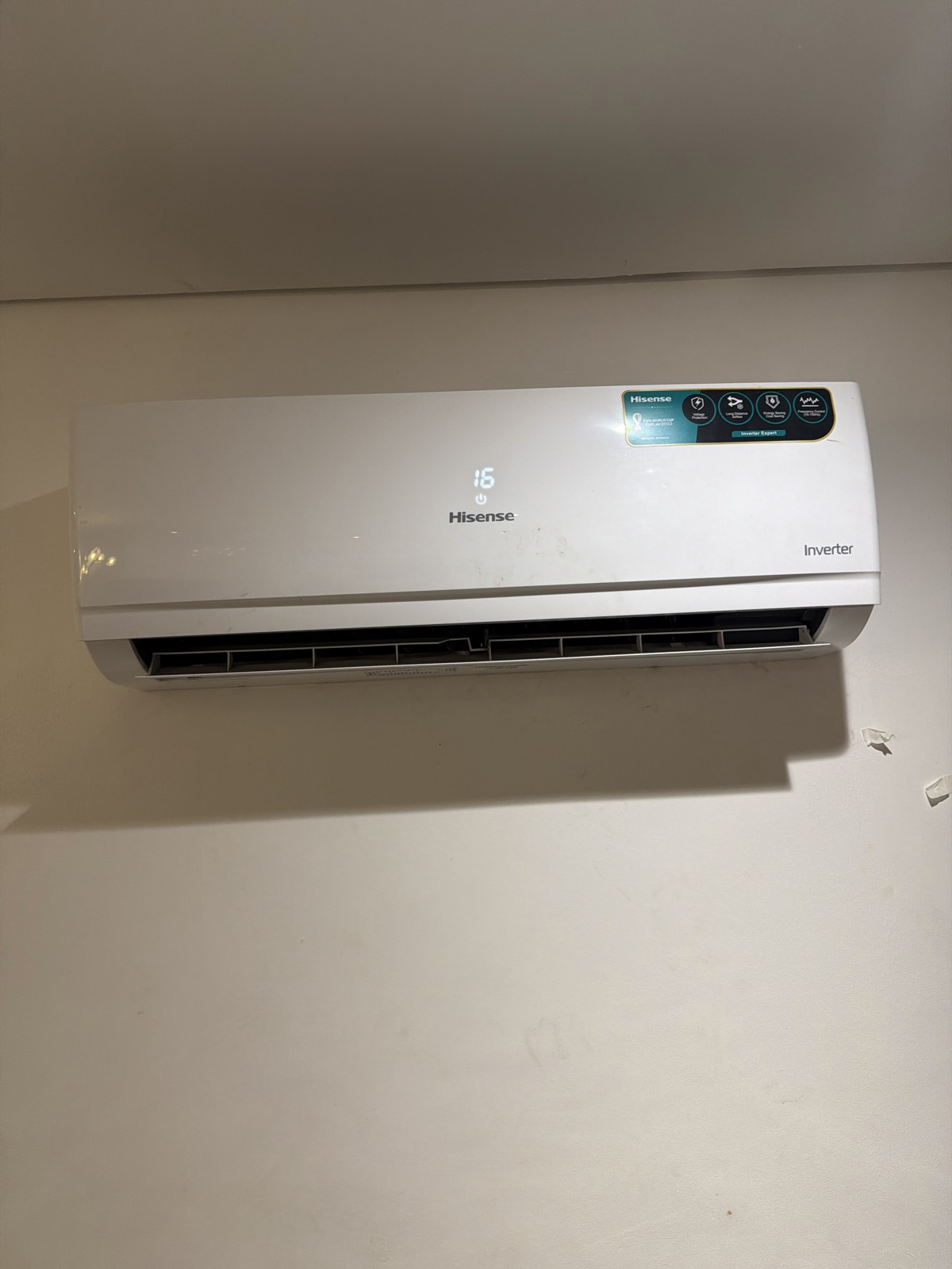 Hisense Air Conditioner, White Inverter — photo 2