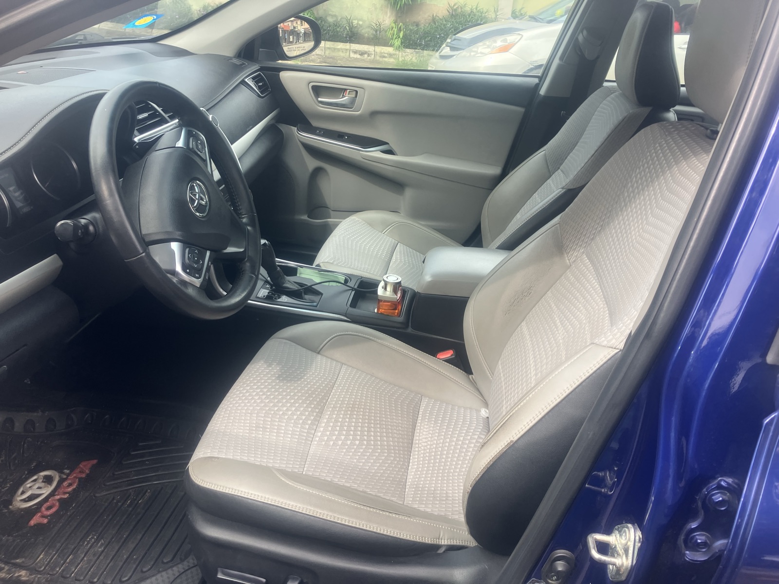 Toyota Camry SE 2016 model