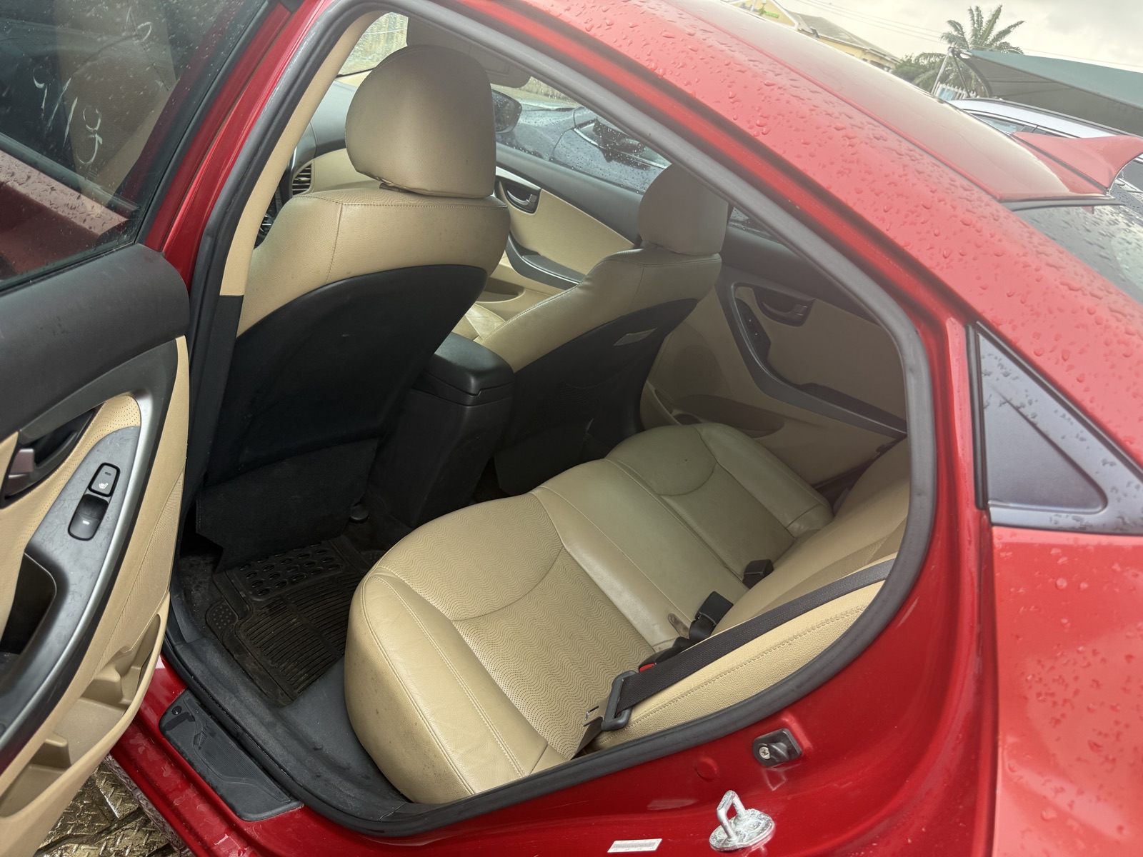 Hyundai Elantra Red Sedan, Neat Interior
