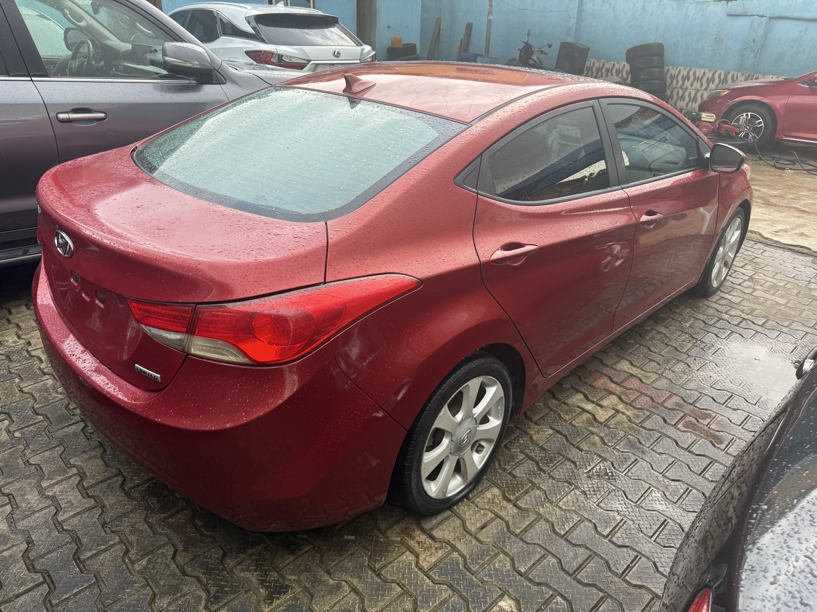 Hyundai Elantra Red Sedan, Neat Interior