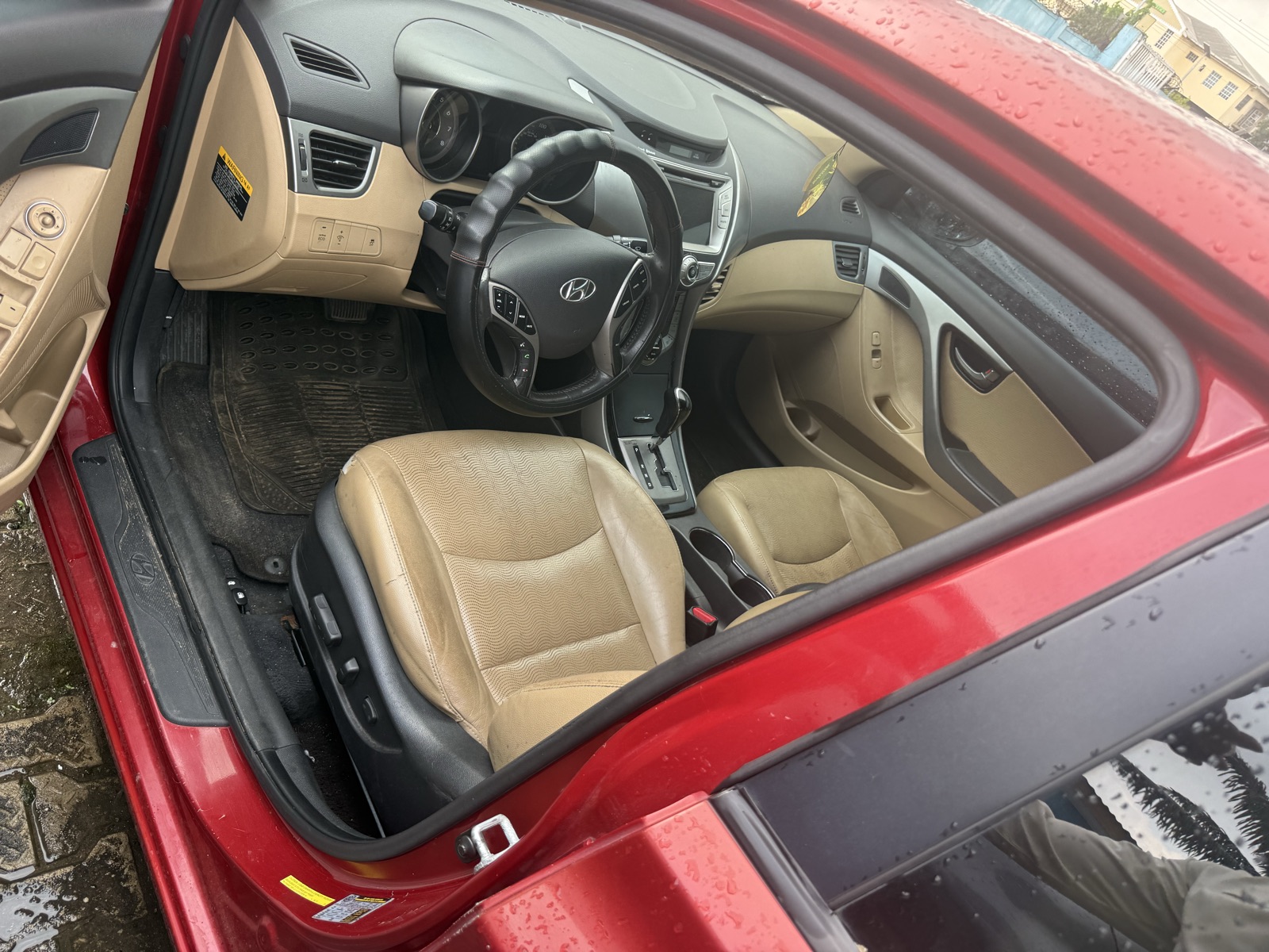 Hyundai Elantra Red Sedan, Neat Interior