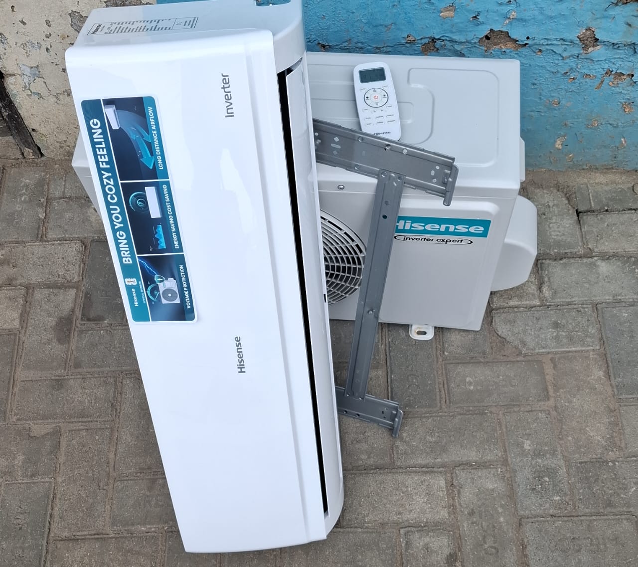 Hisense Air Conditioner, White with Remote