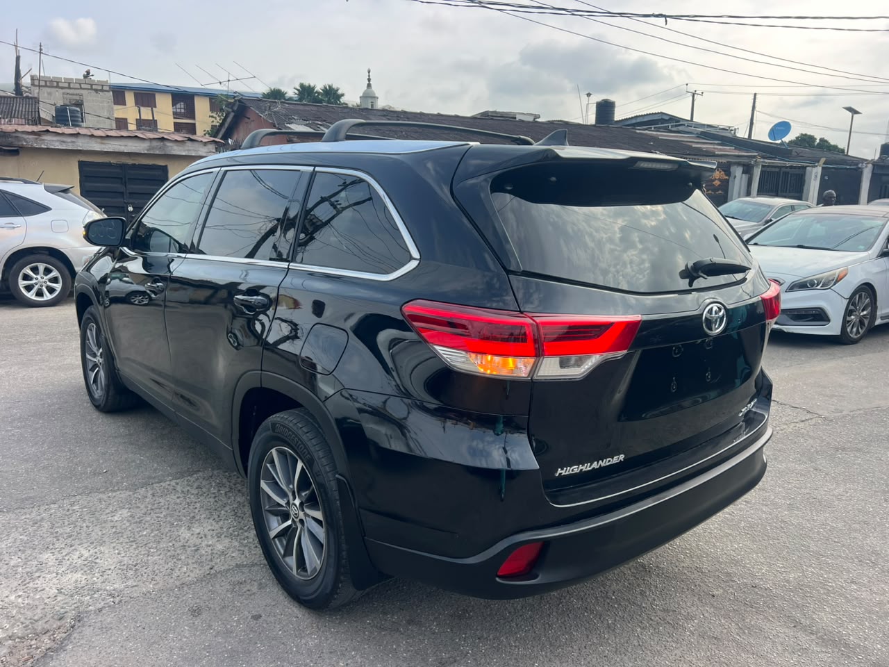 Toyota Highlander XLE AWD Black SUV