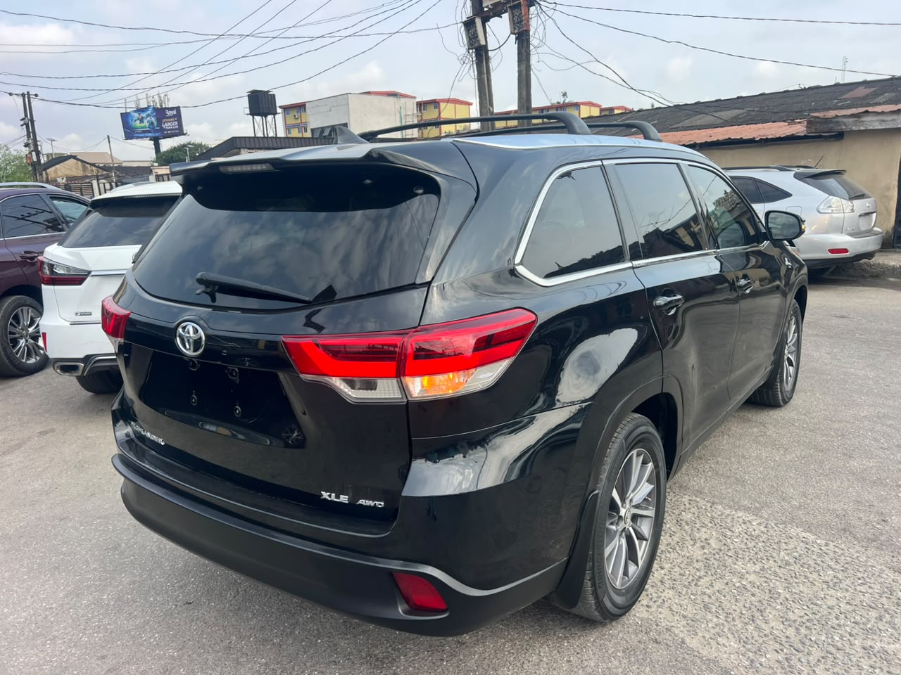 Toyota Highlander XLE AWD Black SUV