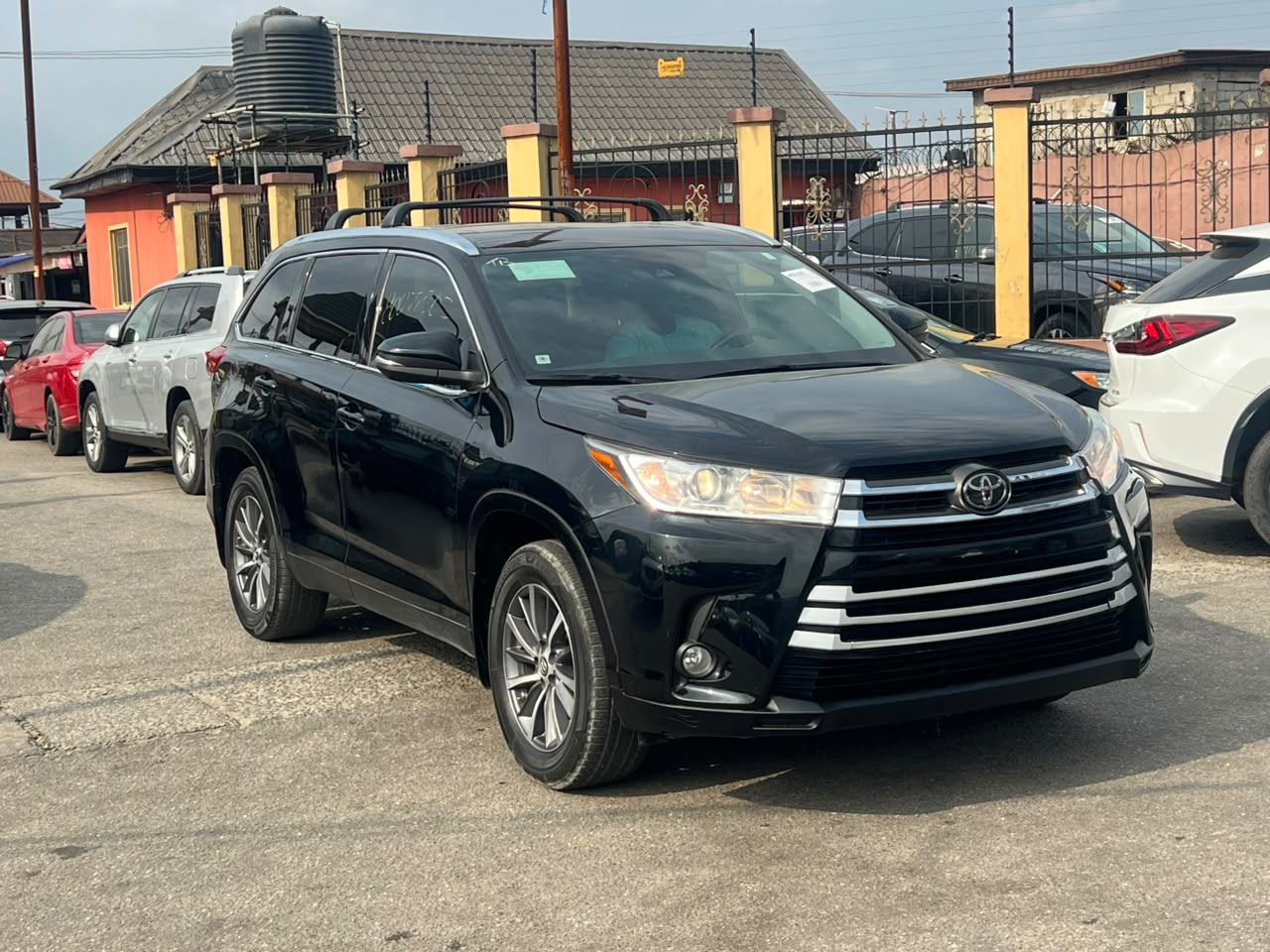 Toyota Highlander XLE AWD Black SUV