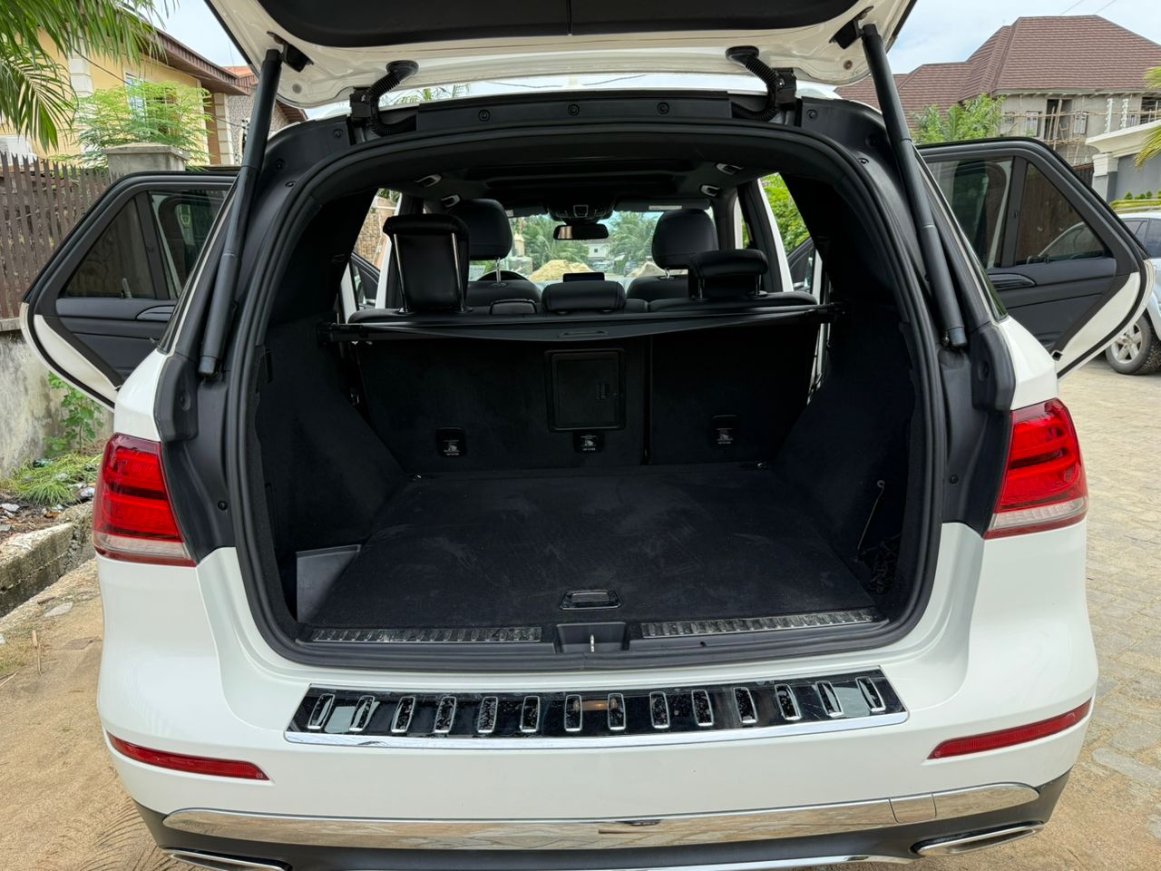 Mercedes-Benz GLE 350 4MATIC White SUV GLE350