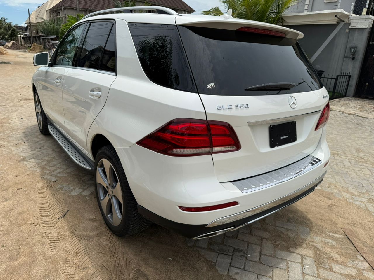 Mercedes-Benz GLE 350 4MATIC White SUV GLE350