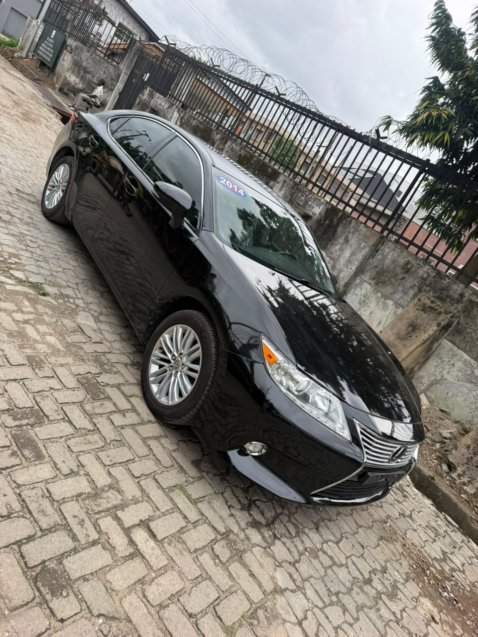 Lexus ES 350, Black Sedan