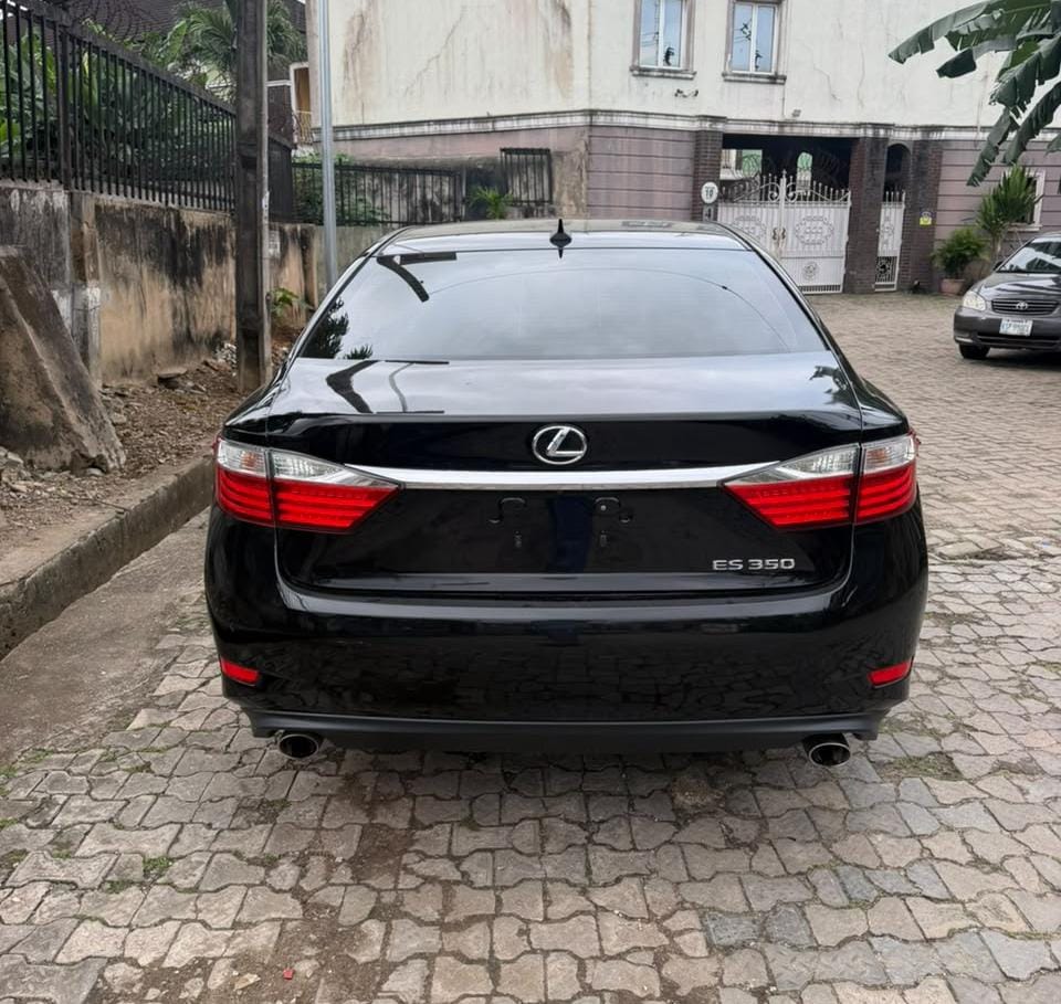 Lexus ES 350, Black Sedan — photo 8