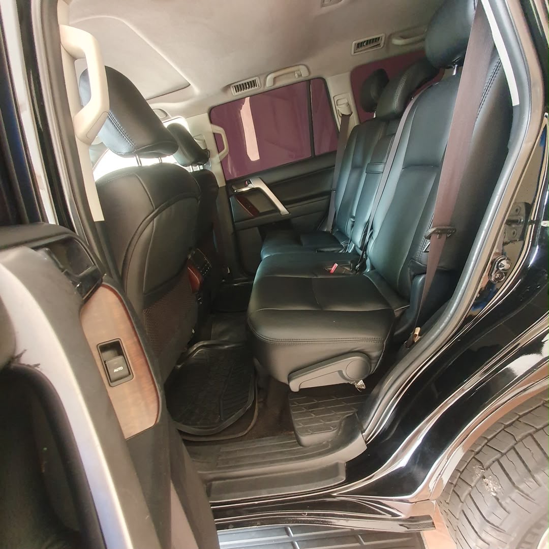 Toyota Land Cruiser Prado GXR, Black SUV — photo 2