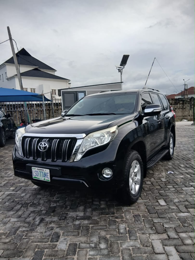Toyota Land Cruiser Prado GXR, Black SUV