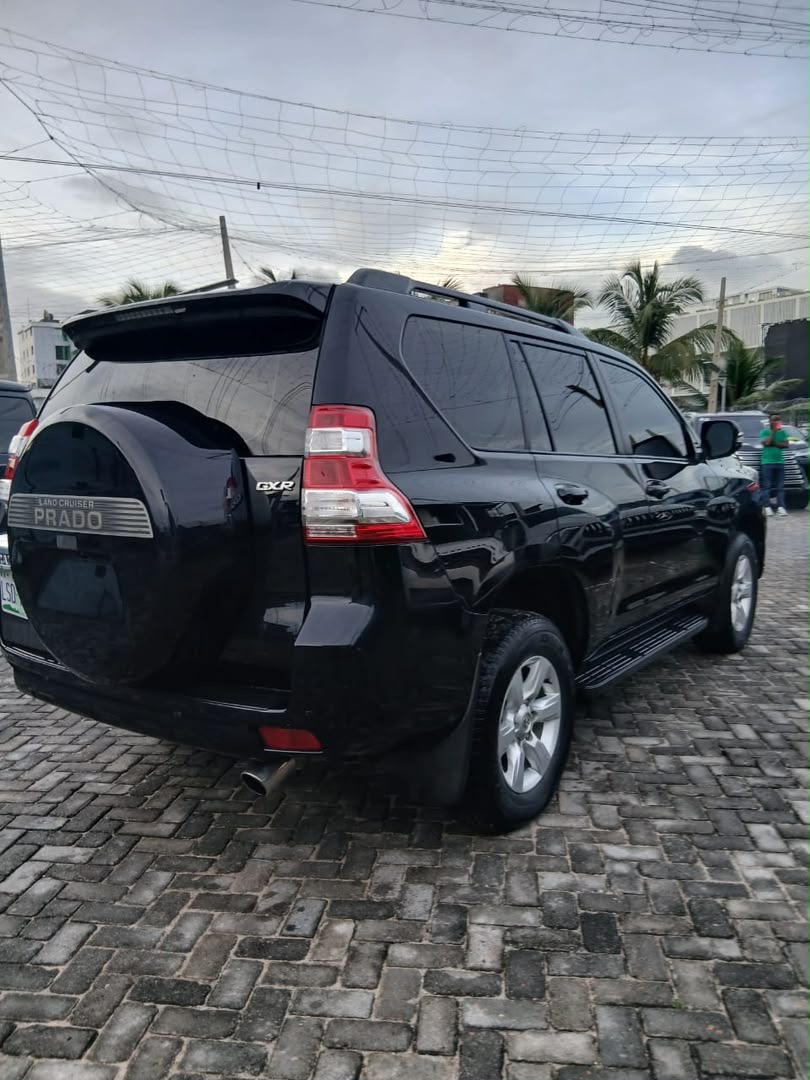 Toyota Land Cruiser Prado GXR, Black SUV — photo 4