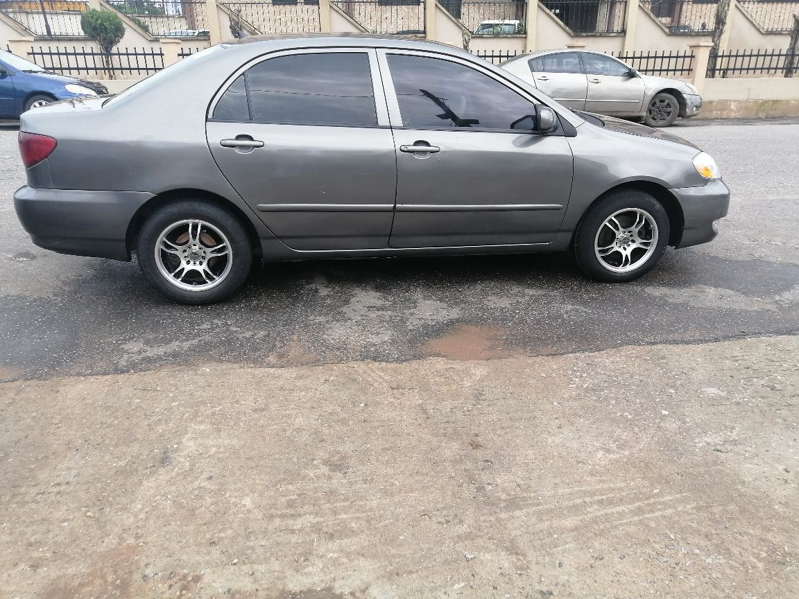 2006 Toyota Corolla, Grey Sedan with Alloy Wheels