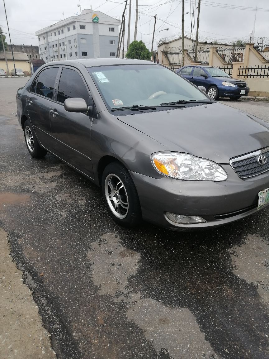 2006 Toyota Corolla, Grey Sedan with Alloy Wheels