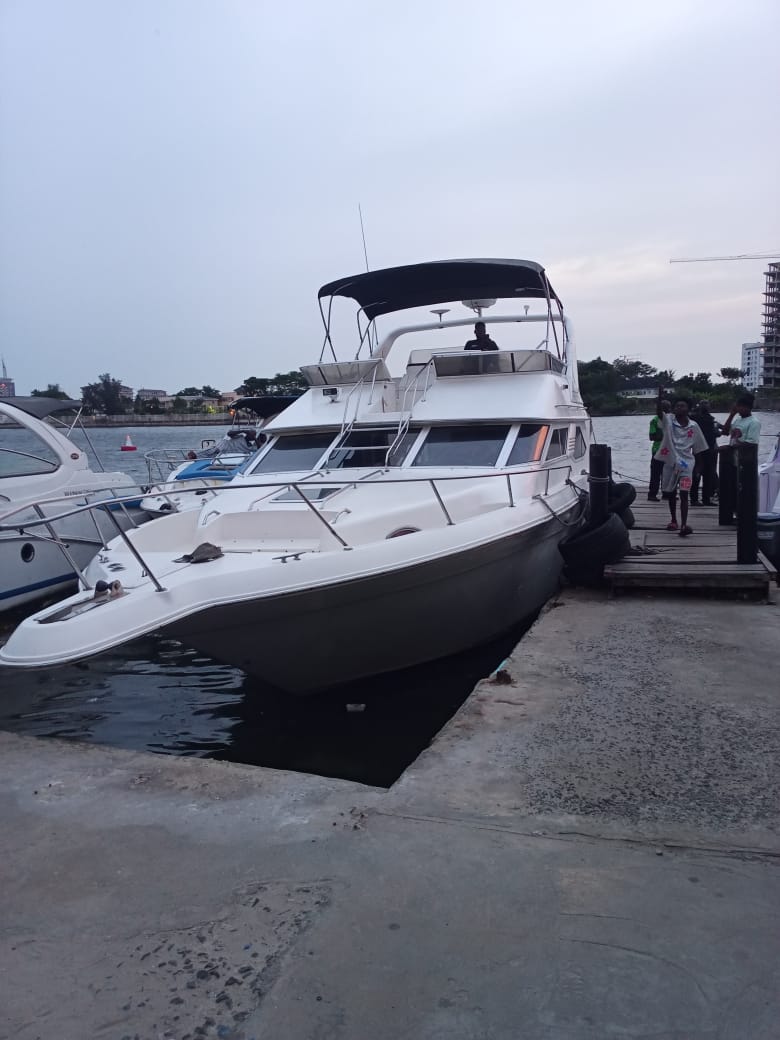 Cabin Cruiser Boat for Rent