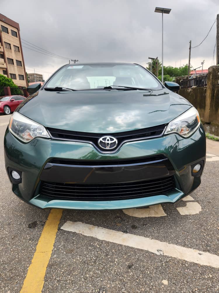 2016 Toyota Corolla LE, Green Sedan