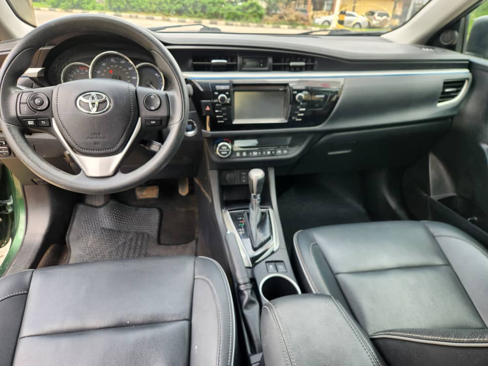 2016 Toyota Corolla LE, Green Sedan