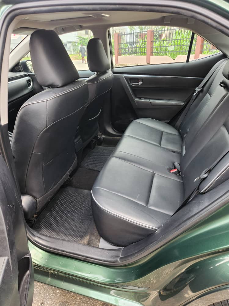 2016 Toyota Corolla LE, Green Sedan