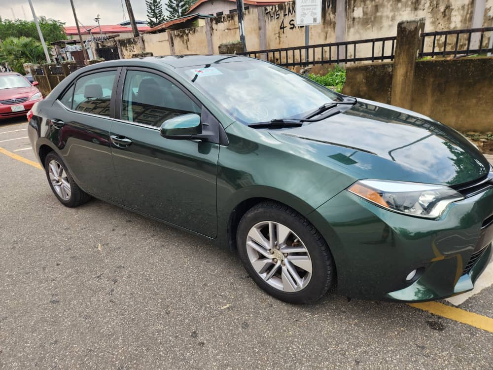 2016 Toyota Corolla LE, Green Sedan